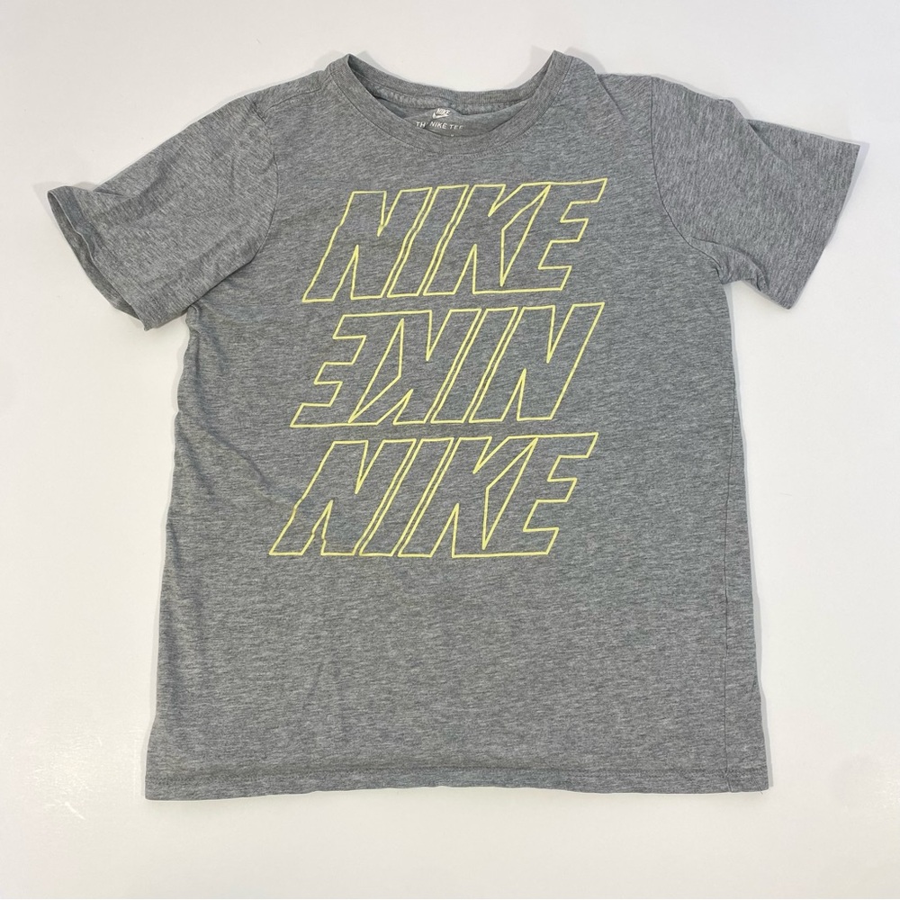 Nike Kids Gray T-Shirt size Medium
